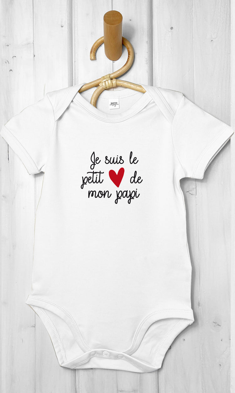 bodie bébé personnalisable : Je suis le petit coeur de on papi avec coeur rouge