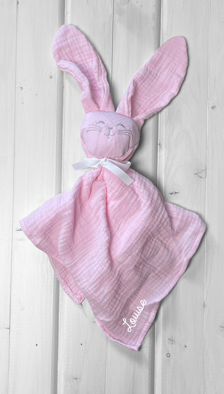 doudou lapin en gaze de coton rose personnalisable prénom