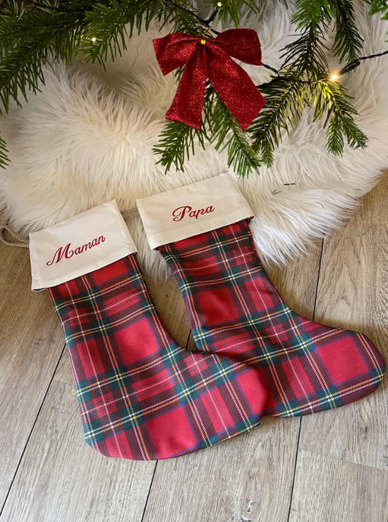 Chaussette de noel personnalisable rouge à carreaux Atelier de personnalisation Le beausset