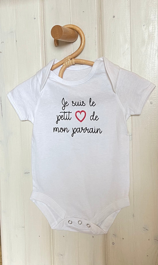 Body manches courtes bébé, Je suis le petit cœur de parrain, TAILLE 6-12 MOIS